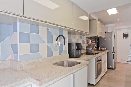 Apartamento à venda com 65m², 2 quartos e 1 vagaÁrea de Serviço