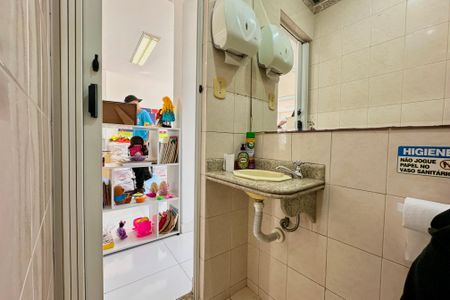 Apartamento à venda com 76m², 1 quarto e sem vagaBanheiros