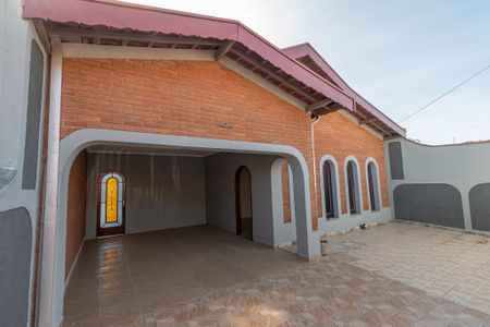 Casa para alugar com 190m², 3 quartos e 3 vagasFachada