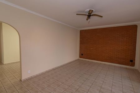 Casa para alugar com 190m², 3 quartos e 3 vagasSala