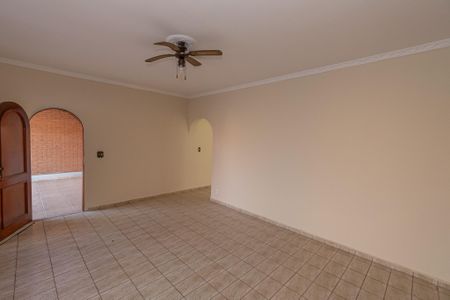 Casa para alugar com 190m², 3 quartos e 3 vagasSala