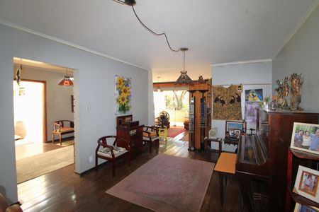 Casa à venda com 653m², 3 quartos e 7 vagasSala