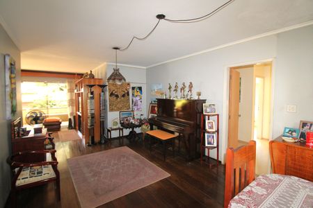 Casa à venda com 653m², 3 quartos e 7 vagasSala