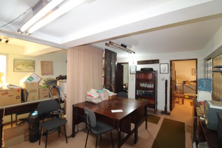 Casa à venda com 653m², 3 quartos e 7 vagasEdícula