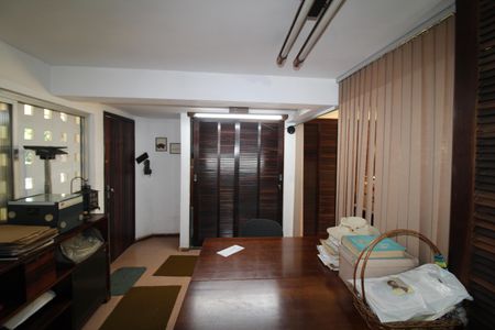 Casa à venda com 653m², 3 quartos e 7 vagasEdícula