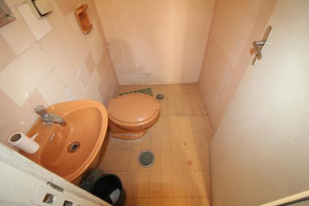 Casa à venda com 653m², 3 quartos e 7 vagasBanheiro de Serviço