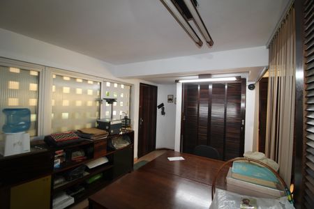 Casa à venda com 653m², 3 quartos e 7 vagasEdícula