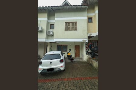 Casa de condomínio à venda com 179m², 3 quartos e 2 vagasFachada