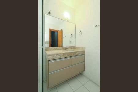 Casa de condomínio à venda com 179m², 3 quartos e 2 vagasBanheiro