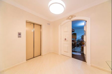 Apartamento para alugar com 320m², 3 quartos e 2 vagasHall social