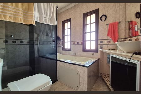 Casa à venda com 300m², 3 quartos e 5 vagasBanheiro da suíte 3