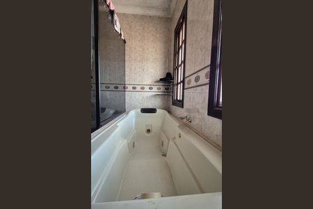 Casa à venda com 300m², 3 quartos e 5 vagasBanheiro da suíte 3