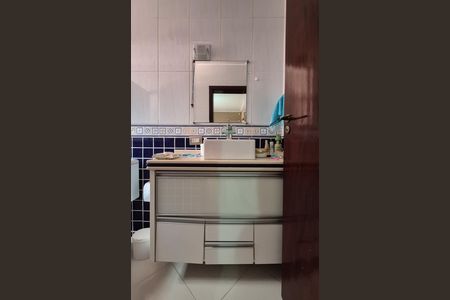 Casa à venda com 300m², 3 quartos e 5 vagasBanheiro da suíte 2