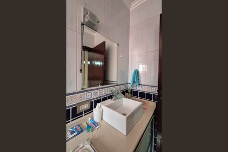 Casa à venda com 300m², 3 quartos e 5 vagasBanheiro da suíte 2