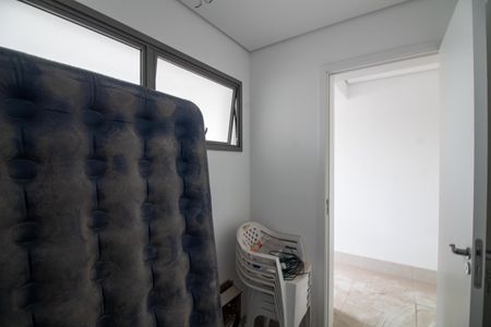 Apartamento à venda com 232m², 4 quartos e 3 vagas Apartamento à venda com 232m², 4 quartos e 3 vagasQuarto de Serviço