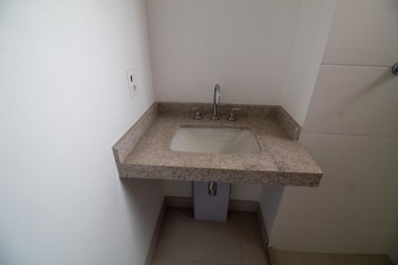 Apartamento à venda com 232m², 4 quartos e 3 vagas Apartamento à venda com 232m², 4 quartos e 3 vagasBanheiro da Suíte 1