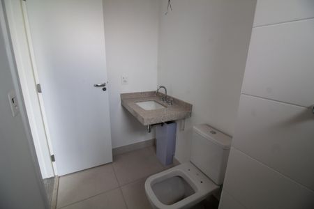 Apartamento à venda com 232m², 4 quartos e 3 vagas Apartamento à venda com 232m², 4 quartos e 3 vagasBanheiro da Suíte 2