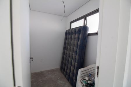 Apartamento à venda com 232m², 4 quartos e 3 vagas Apartamento à venda com 232m², 4 quartos e 3 vagasQuarto de Serviço