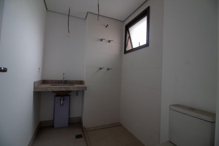 Apartamento à venda com 232m², 4 quartos e 3 vagas Apartamento à venda com 232m², 4 quartos e 3 vagasBanheiro da Suíte 1
