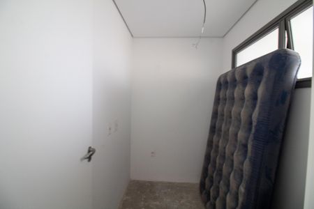 Apartamento à venda com 232m², 4 quartos e 3 vagas Apartamento à venda com 232m², 4 quartos e 3 vagasQuarto de Serviço