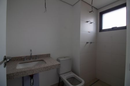 Apartamento à venda com 232m², 4 quartos e 3 vagas Apartamento à venda com 232m², 4 quartos e 3 vagasBanheiro da Suíte 2