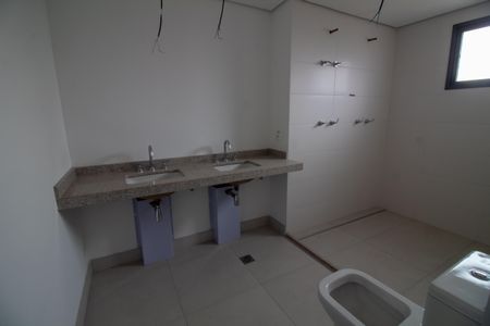 Apartamento à venda com 232m², 4 quartos e 3 vagas Apartamento à venda com 232m², 4 quartos e 3 vagasBanheiro da Suíte 4