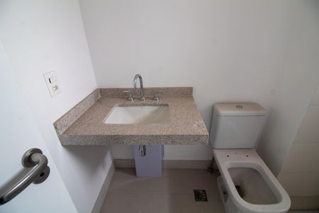 Apartamento à venda com 232m², 4 quartos e 3 vagas Apartamento à venda com 232m², 4 quartos e 3 vagasBanheiro da Suíte 3