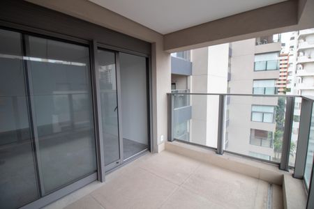 Apartamento à venda com 232m², 4 quartos e 3 vagas Apartamento à venda com 232m², 4 quartos e 3 vagasVaranda da Suíte 4