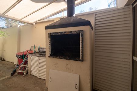 Casa à venda com 233m², 4 quartos e 2 vagas Casa à venda com 233m², 4 quartos e 2 vagasÁrea comum - Churrasqueira