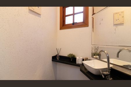 Casa à venda com 225m², 3 quartos e 3 vagas Casa à venda com 225m², 3 quartos e 3 vagasLavabo