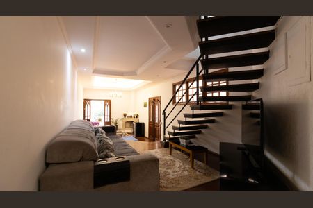 Casa à venda com 225m², 3 quartos e 3 vagas Casa à venda com 225m², 3 quartos e 3 vagasSala