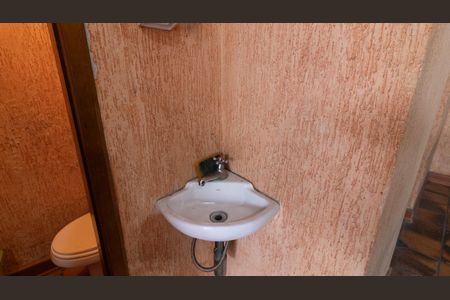 Casa à venda com 225m², 3 quartos e 3 vagas Casa à venda com 225m², 3 quartos e 3 vagasBanheiro de Serviço 2