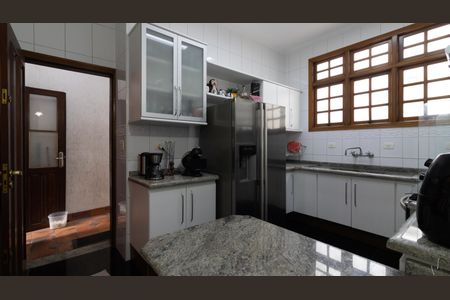Casa à venda com 225m², 3 quartos e 3 vagas Casa à venda com 225m², 3 quartos e 3 vagasCozinha