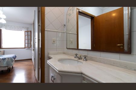 Casa à venda com 225m², 3 quartos e 3 vagas Casa à venda com 225m², 3 quartos e 3 vagasBanheiro da Suíte 2