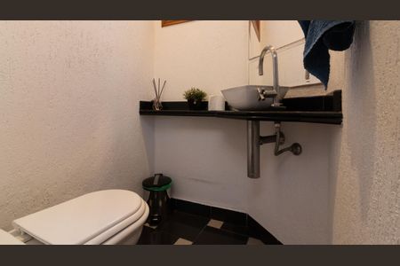 Casa à venda com 225m², 3 quartos e 3 vagas Casa à venda com 225m², 3 quartos e 3 vagasLavabo