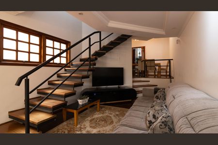 Casa à venda com 225m², 3 quartos e 3 vagas Casa à venda com 225m², 3 quartos e 3 vagasSala