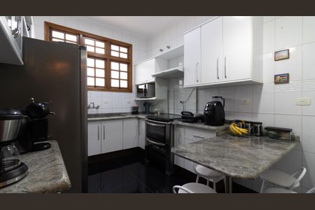 Casa à venda com 225m², 3 quartos e 3 vagas Casa à venda com 225m², 3 quartos e 3 vagasCozinha