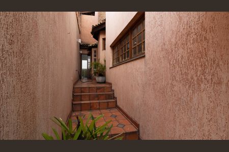 Casa à venda com 225m², 3 quartos e 3 vagas Casa à venda com 225m², 3 quartos e 3 vagasCorredor