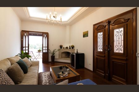 Casa à venda com 225m², 3 quartos e 3 vagas Casa à venda com 225m², 3 quartos e 3 vagasSala