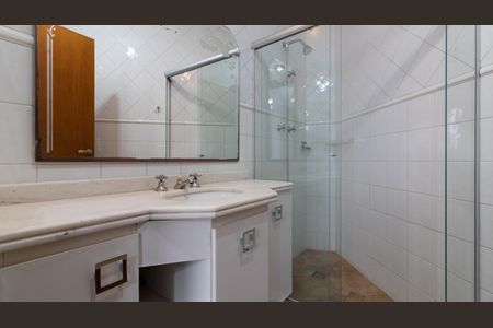 Casa à venda com 225m², 3 quartos e 3 vagas Casa à venda com 225m², 3 quartos e 3 vagasBanheiro da Suíte 2