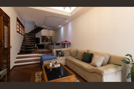 Casa à venda com 225m², 3 quartos e 3 vagas Casa à venda com 225m², 3 quartos e 3 vagasSala