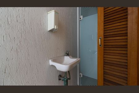 Casa à venda com 225m², 3 quartos e 3 vagas Casa à venda com 225m², 3 quartos e 3 vagasBanheiro de Serviço 1