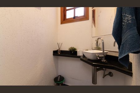 Casa à venda com 225m², 3 quartos e 3 vagas Casa à venda com 225m², 3 quartos e 3 vagasLavabo