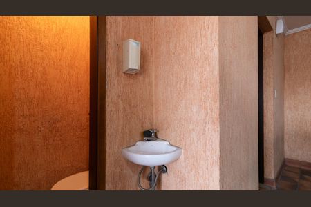 Casa à venda com 225m², 3 quartos e 3 vagas Casa à venda com 225m², 3 quartos e 3 vagasBanheiro de Serviço 2