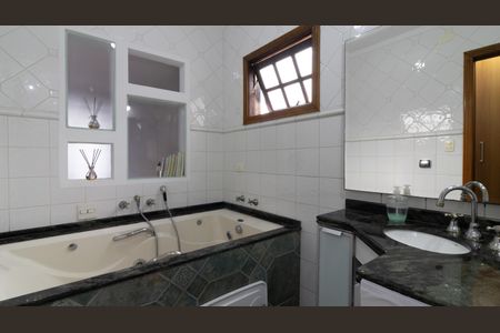 Casa à venda com 225m², 3 quartos e 3 vagas Casa à venda com 225m², 3 quartos e 3 vagasBanheiro da Suíte 1