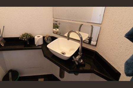 Casa à venda com 225m², 3 quartos e 3 vagas Casa à venda com 225m², 3 quartos e 3 vagasLavabo