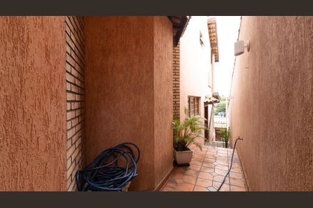 Casa à venda com 225m², 3 quartos e 3 vagas Casa à venda com 225m², 3 quartos e 3 vagasCorredor