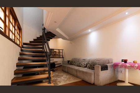 Casa à venda com 225m², 3 quartos e 3 vagas Casa à venda com 225m², 3 quartos e 3 vagasSala