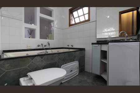 Casa à venda com 225m², 3 quartos e 3 vagas Casa à venda com 225m², 3 quartos e 3 vagasBanheiro da Suíte 1