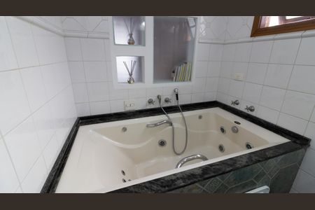 Casa à venda com 225m², 3 quartos e 3 vagas Casa à venda com 225m², 3 quartos e 3 vagasBanheiro da Suíte 1